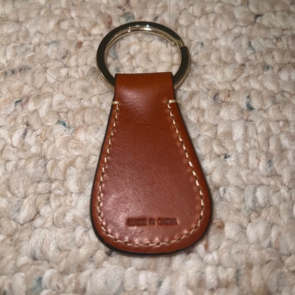 Dooney&Bourke Crossbody bucket bag. Light beige, off white in color - Picture 9 of 14